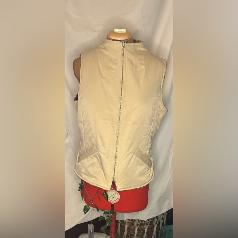 Susan Bristol Cream Vest with Leopard Print Lining - Picture 3 of 5